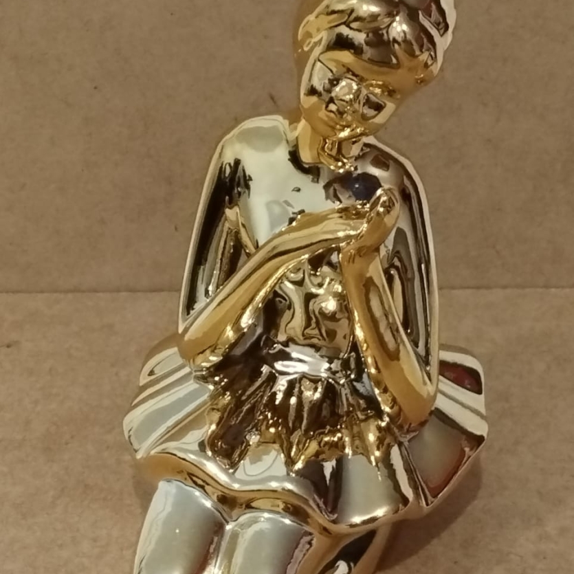 Bailarina de Cerâmica – Posição Sentada