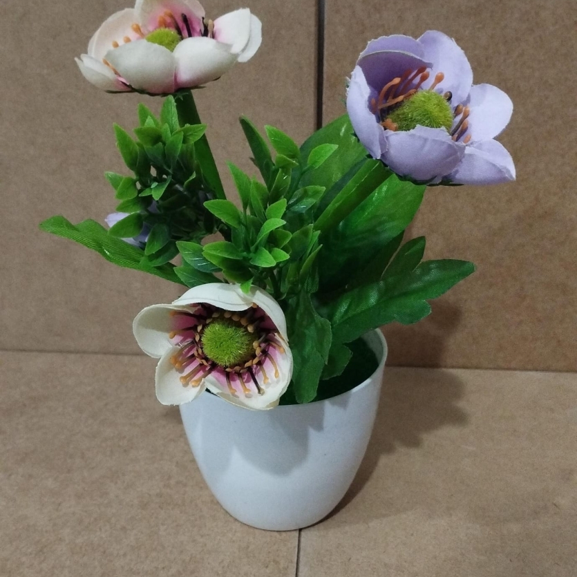 Vasos de Plantas Pequenas Artificiais