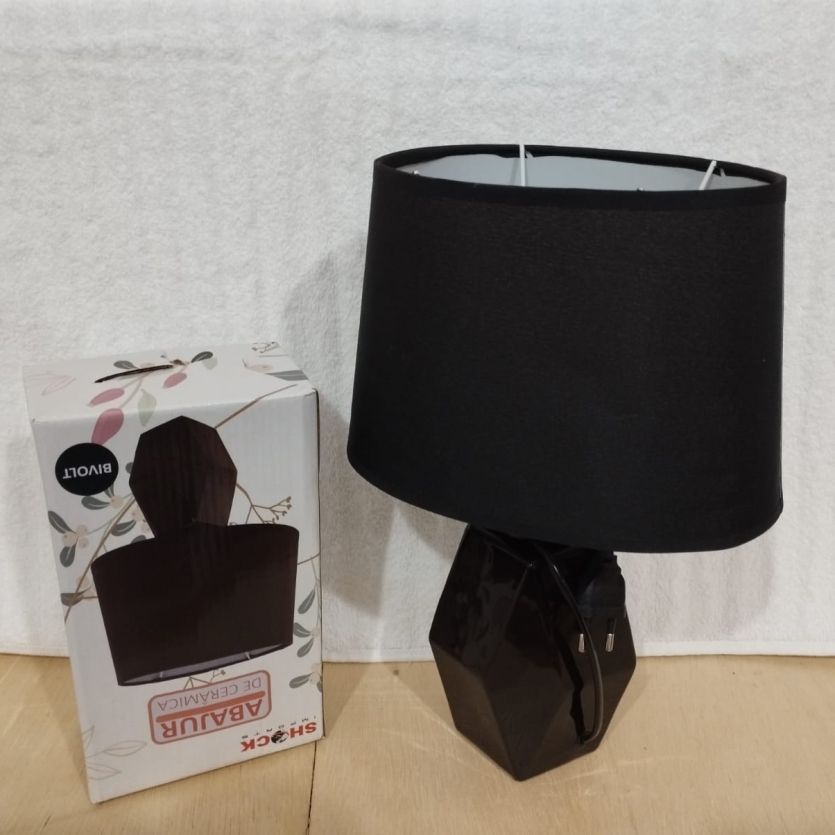 Abajur de Cerâmica Bivolt Preto – Base Geométrica