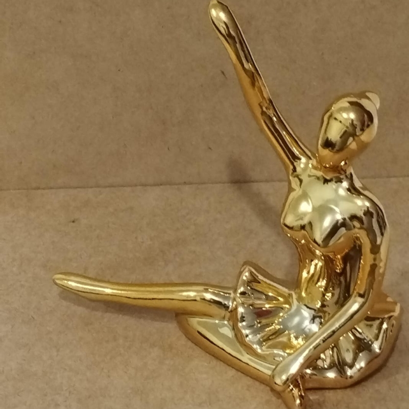 Bailarina de Cerâmica – Posição de Pé