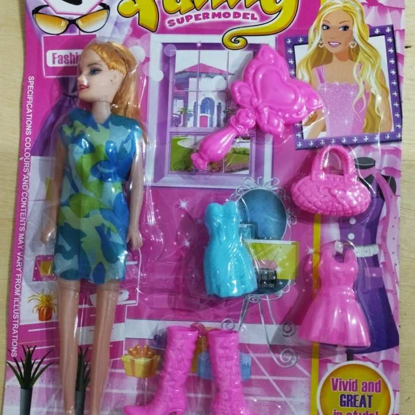 Boneca com Acessórios