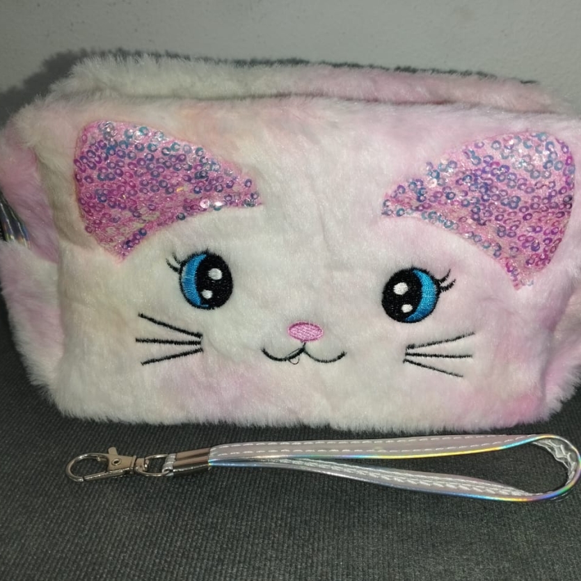 Necessaire de Pelúcia Gatinho Tie-Dye Pastel com Lantejoulas